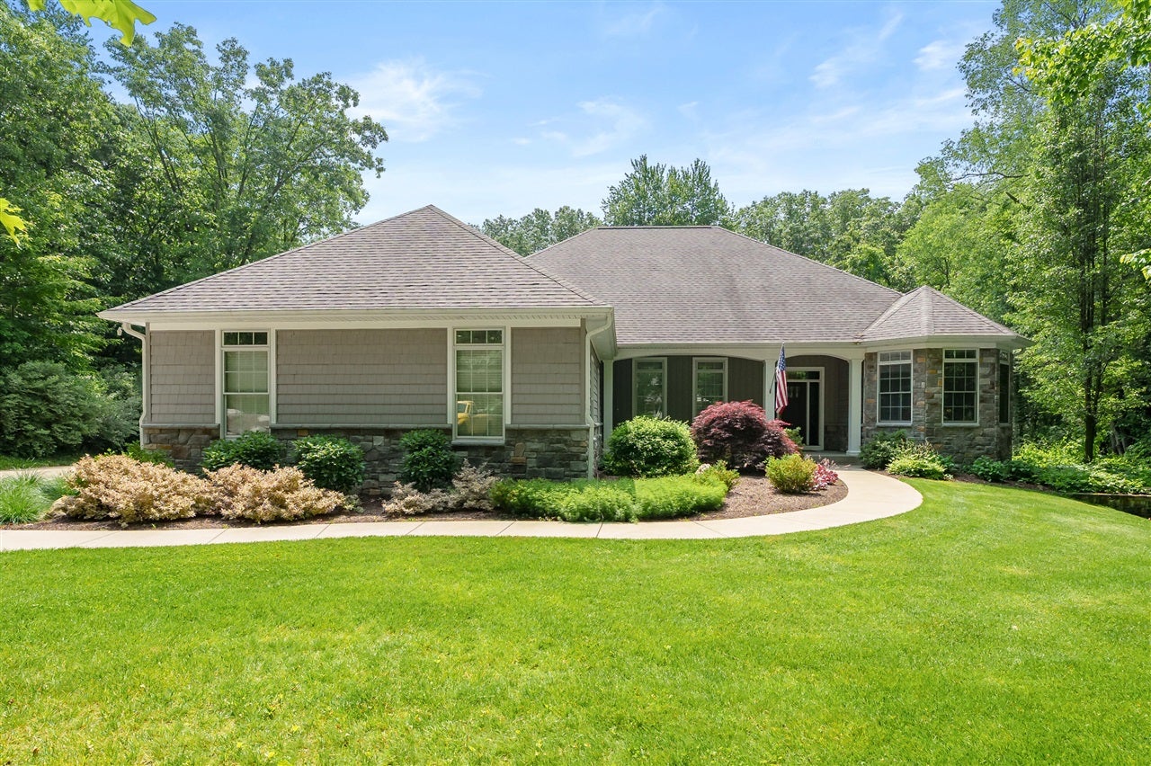 9157 Highland View Drive — photo