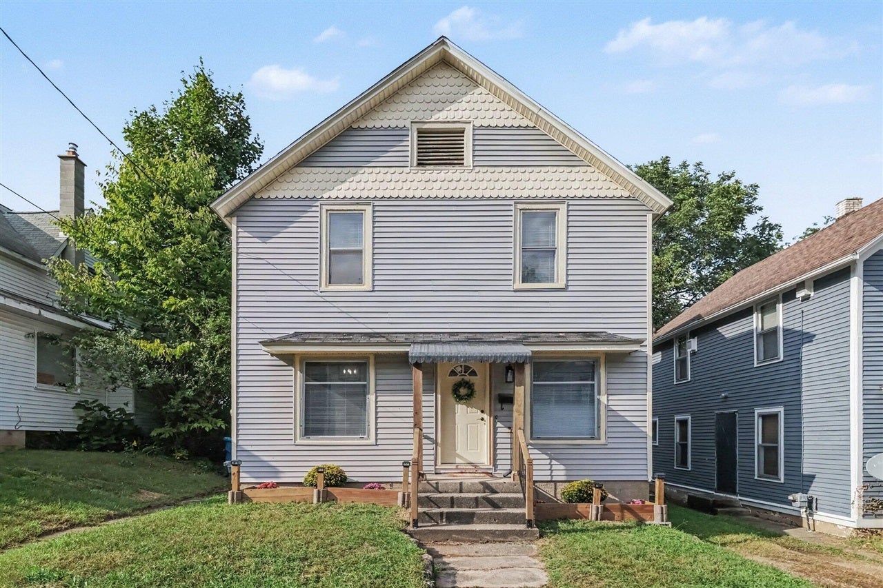 132 W Belmont Street — photo