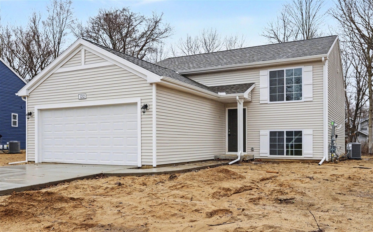 587 River Oaks Drive — photo