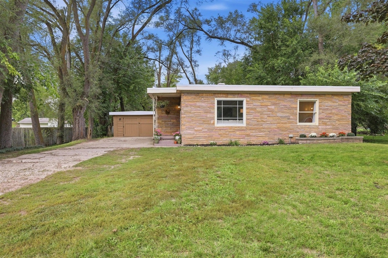 2525 Rogue River Road — photo