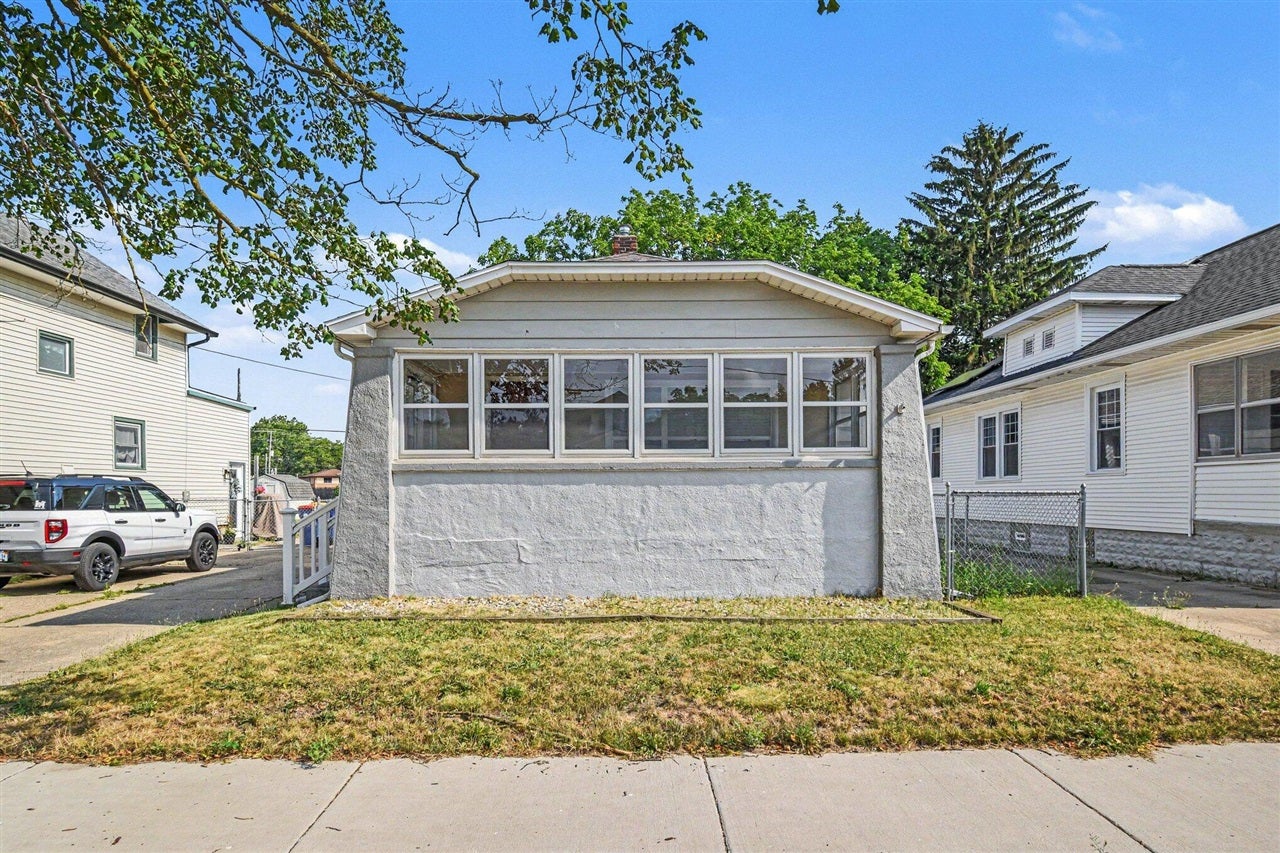 735 Eleanor Street — photo