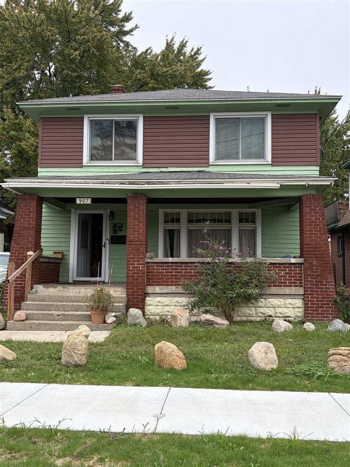 907 Burton Street — photo
