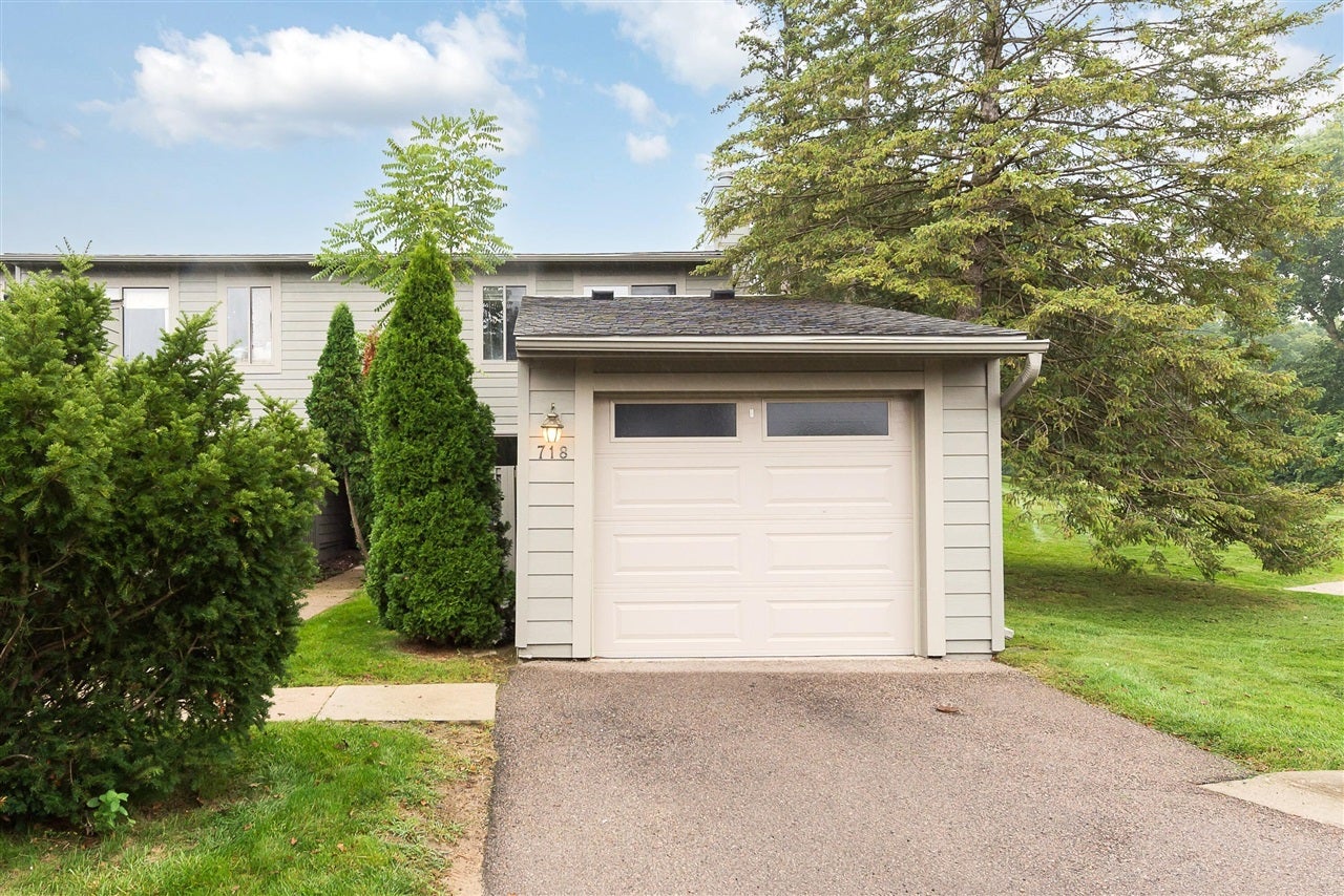 718 Watersedge Drive — photo