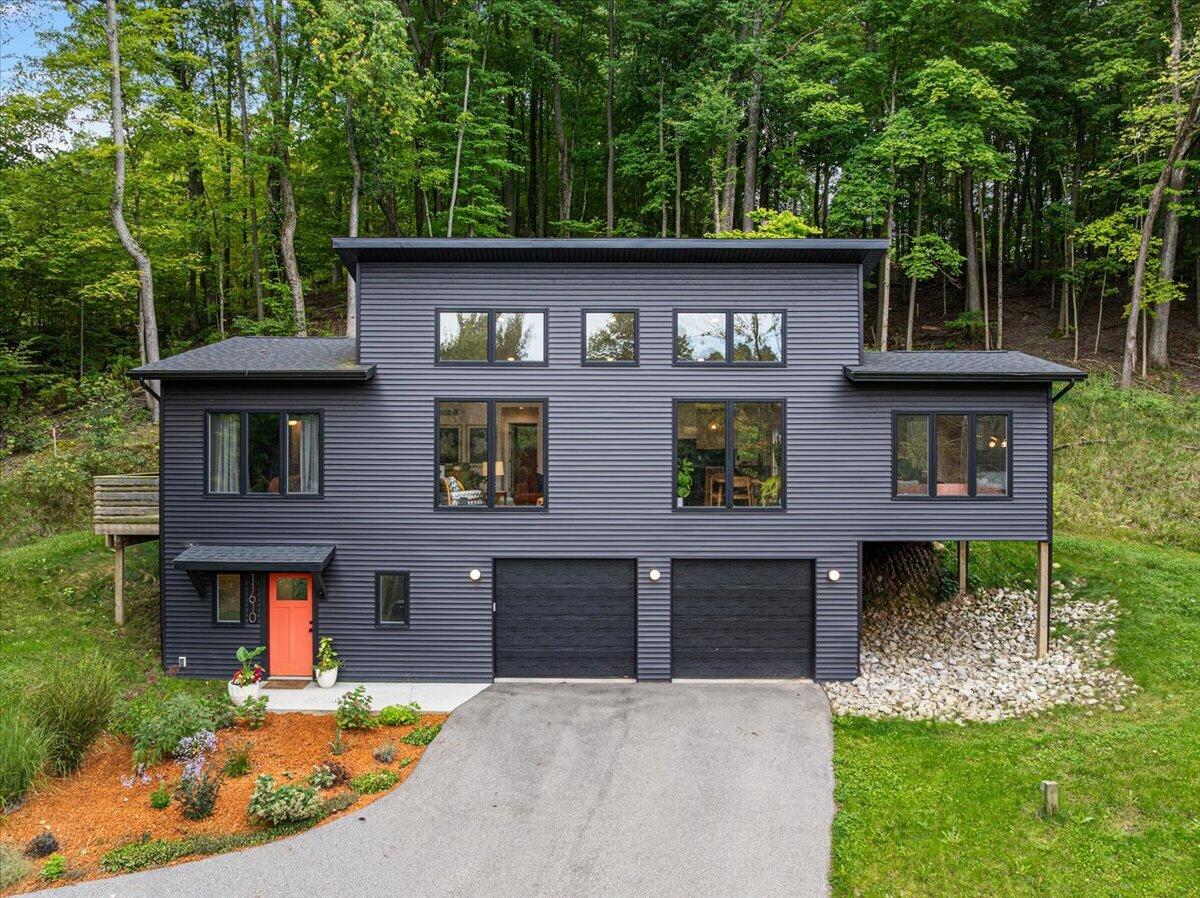 11610 Grand River Drive — photo