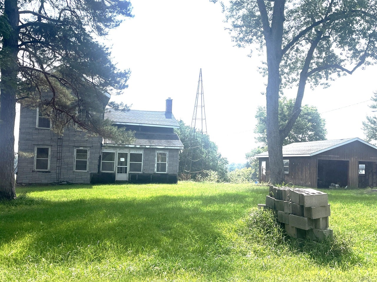 6823 Grand River Road — photo