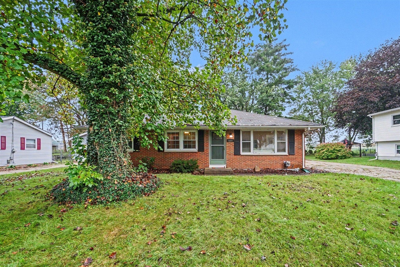 2223 Cumberland Street — photo