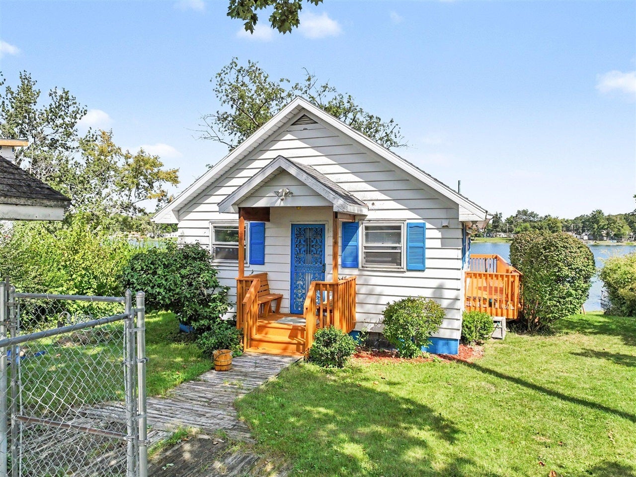 24998 Lakeshore Drive — photo