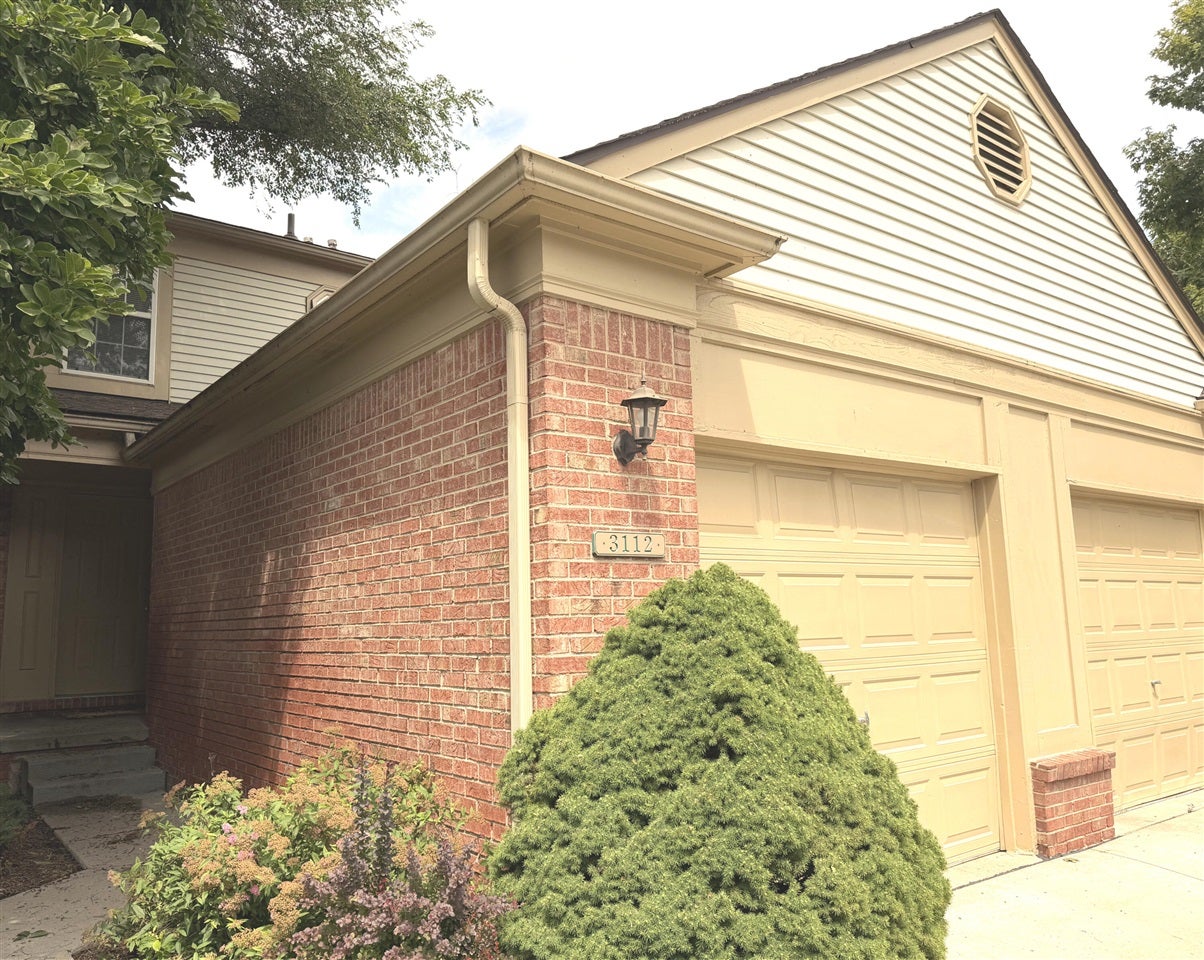 3112 Village Circle — photo