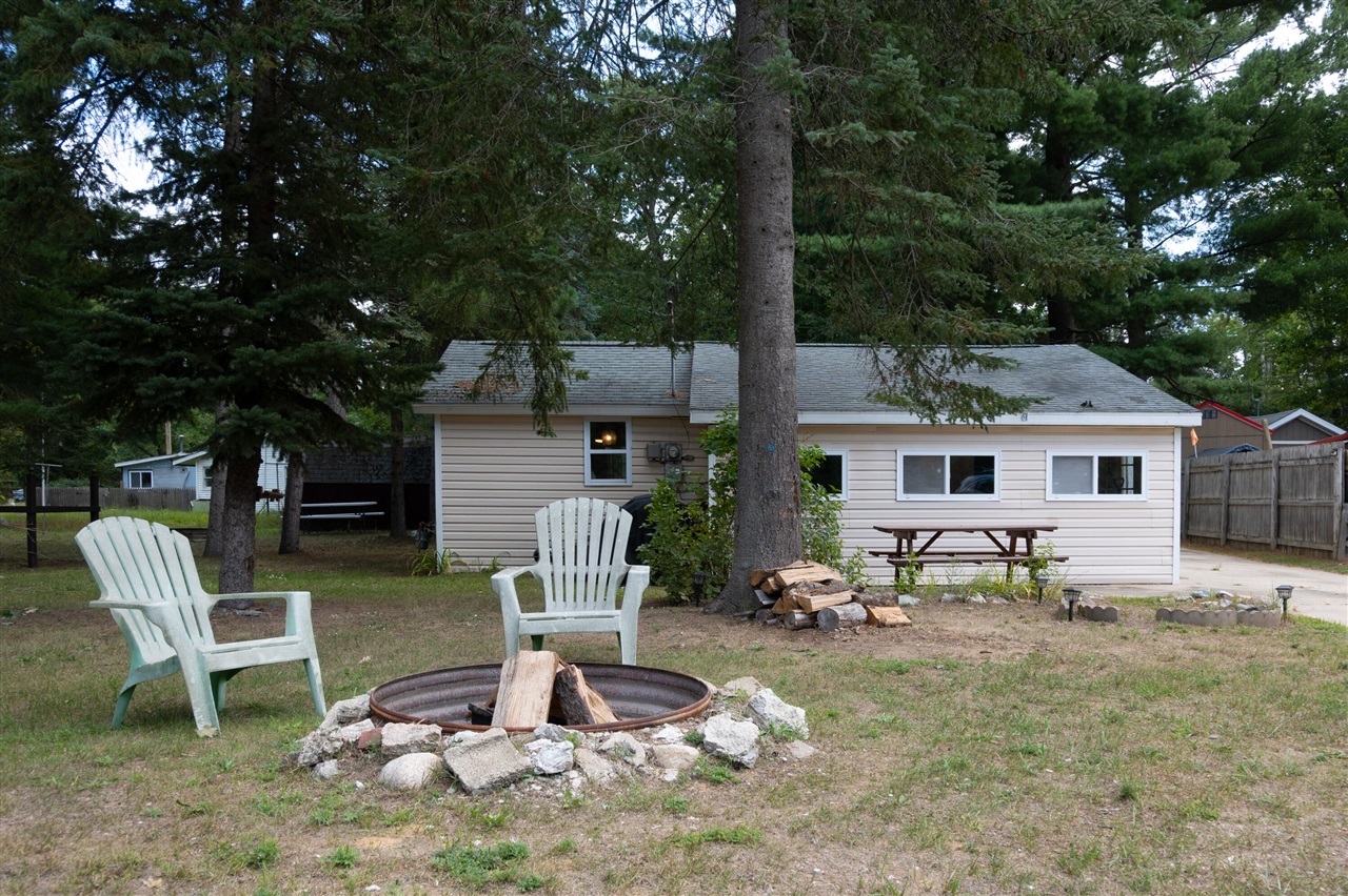 410 Silver Lake Drive — photo