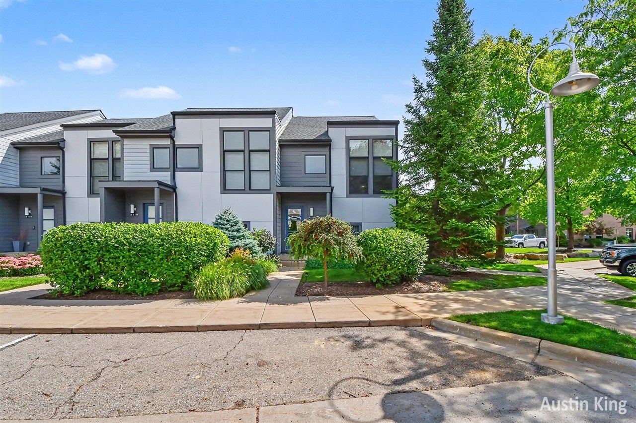 2114 New Town Drive — photo