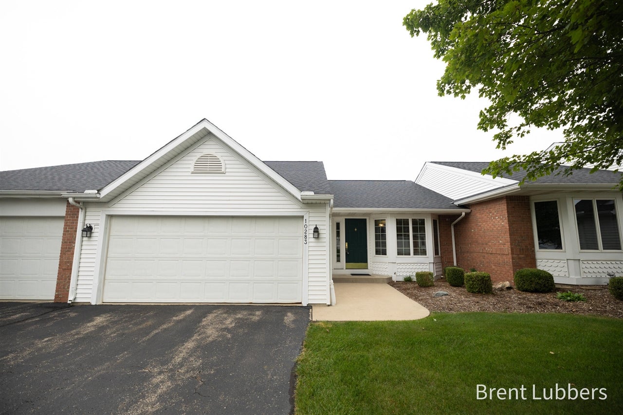 10283 Castlecourt 7 — photo