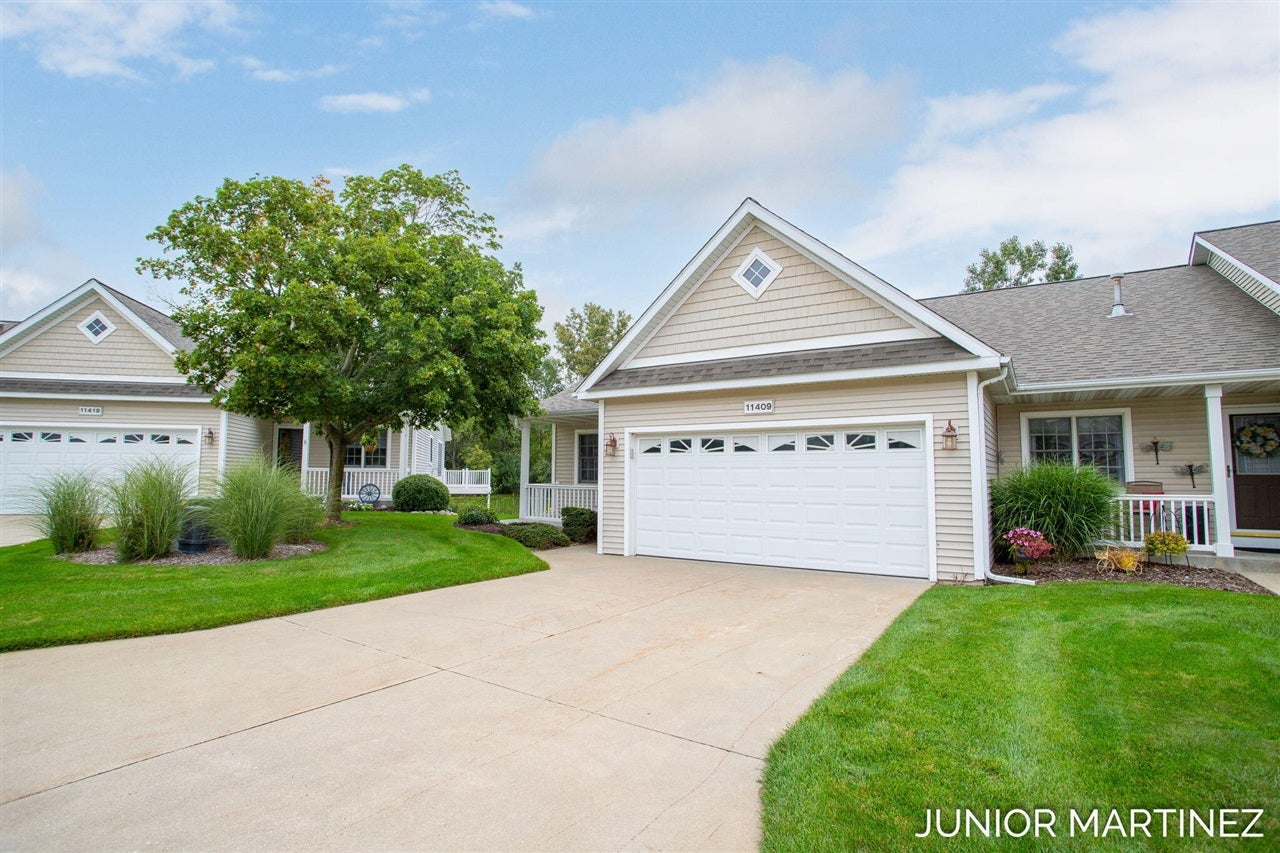 11409 N Lake Drive — photo
