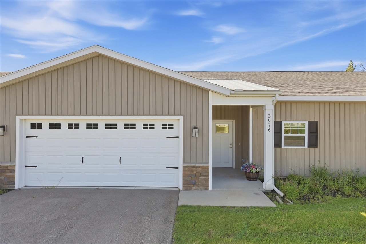 3976 Reserve Drive — photo