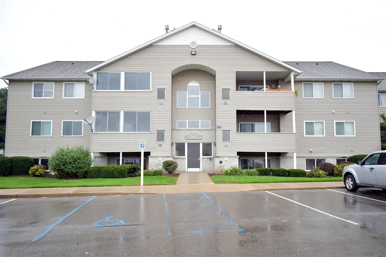 8418 N Jasonville Court — photo