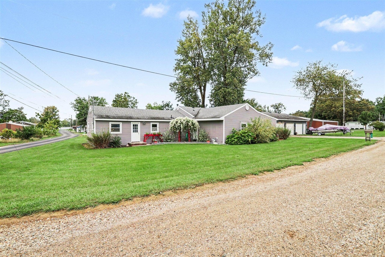 550 Roby Beach Drive — photo