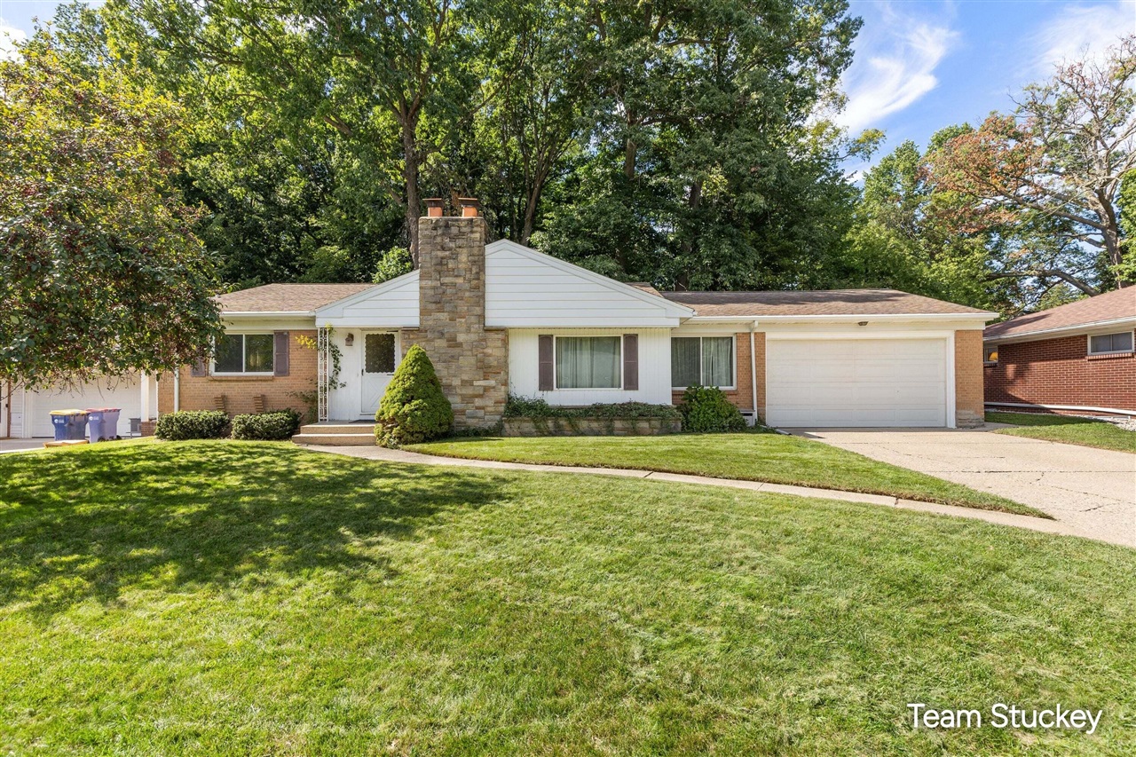 1127 Maplegrove Drive — photo