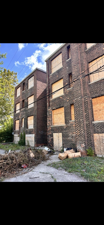 2972 Rochester Street — photo