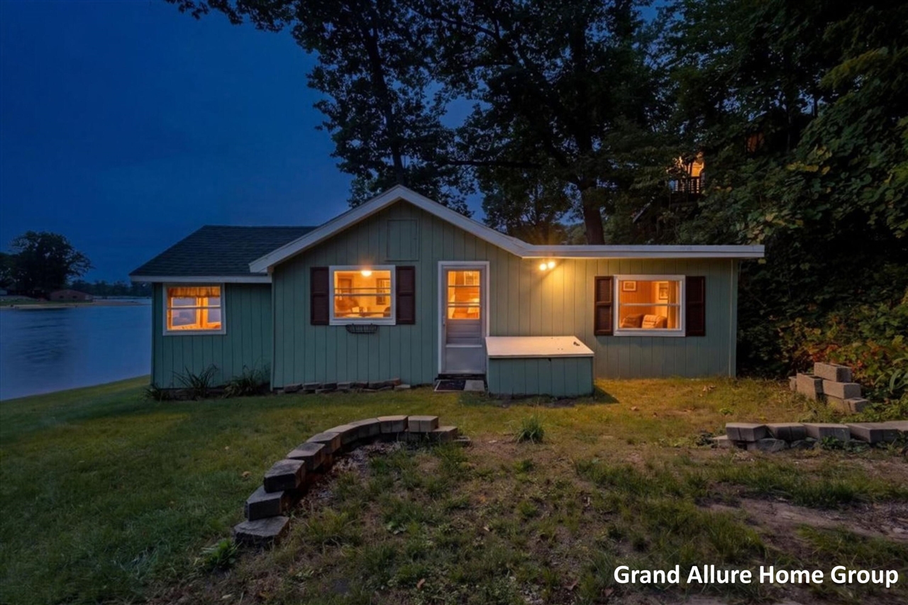 2667 W Selkirk Lake Drive — photo