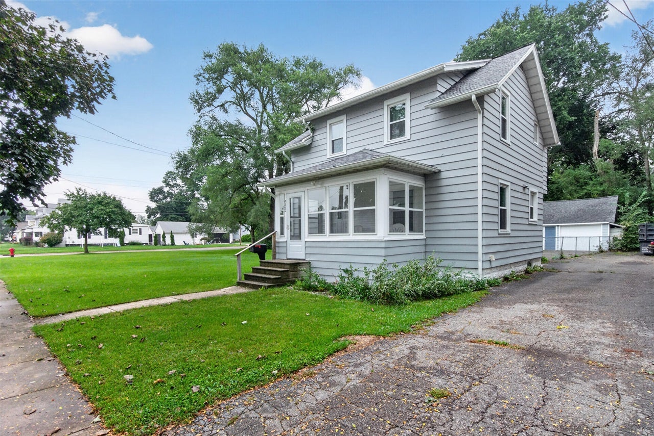 555 N Pleasant Street — photo