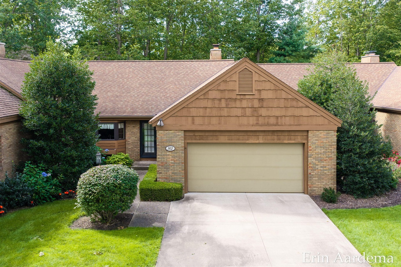 302 Foxcroft Circle — photo