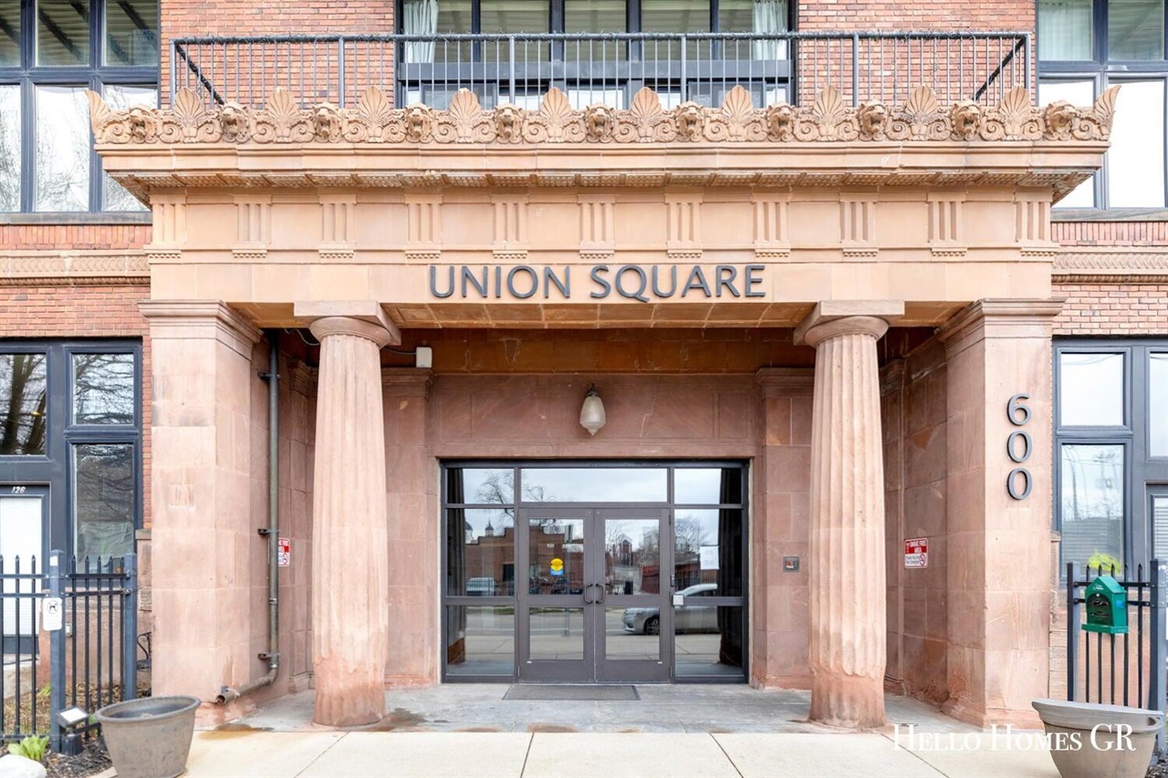 600 Broadway Avenue — photo