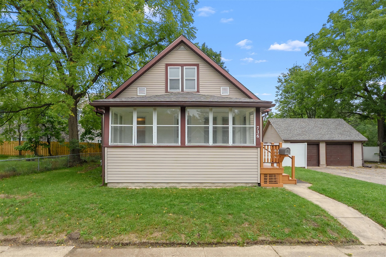 736 Hutchinson Street — photo