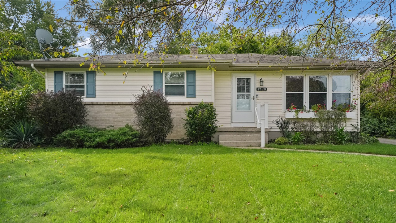 1728 Langley Street — photo