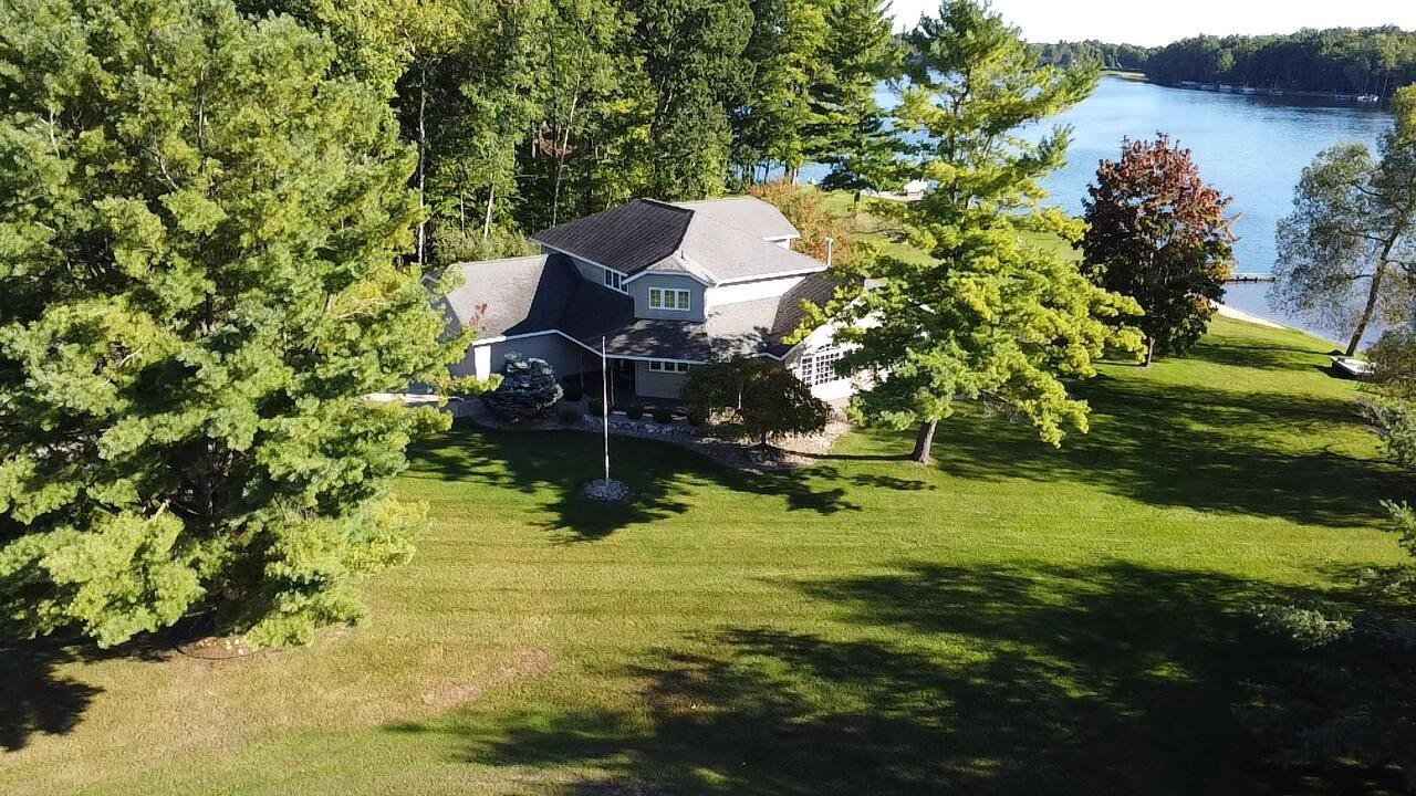 4760 Queens Court — photo