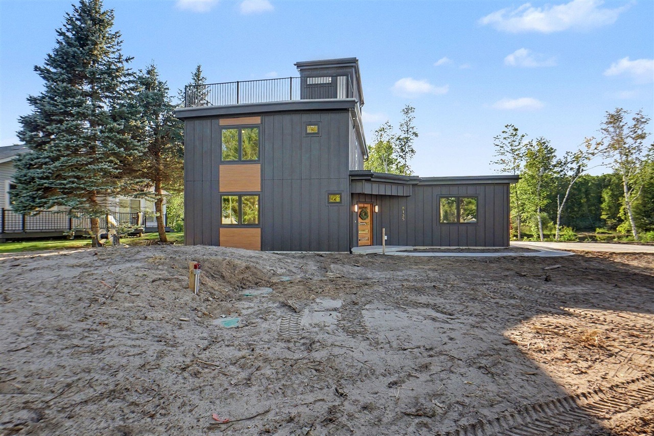 8135 Island Court — photo