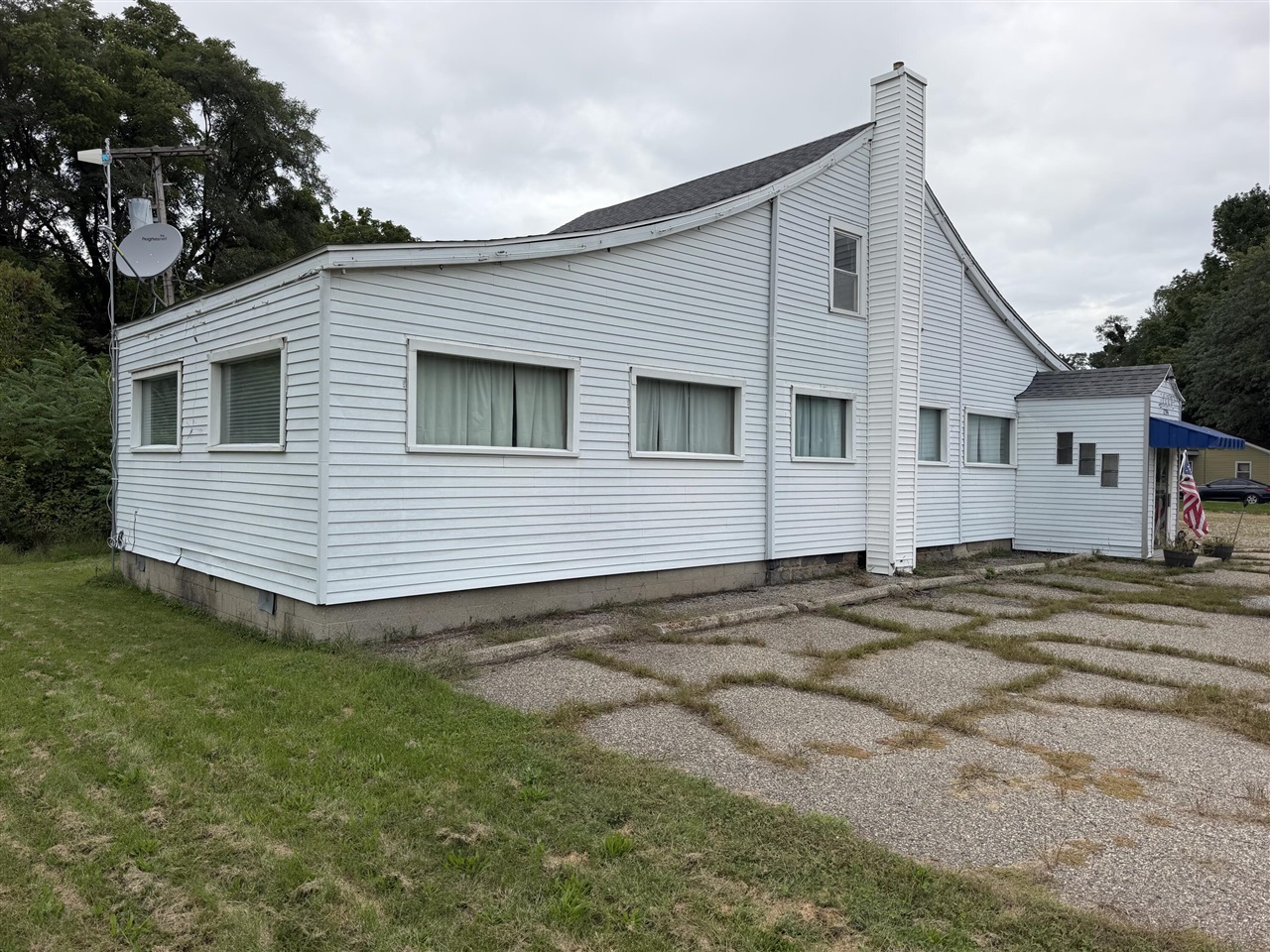 12394 Riverside Drive — photo