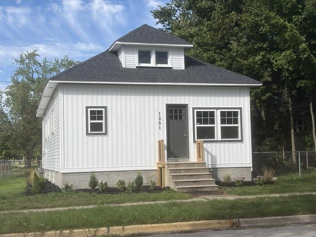1201 Slayton Avenue — photo
