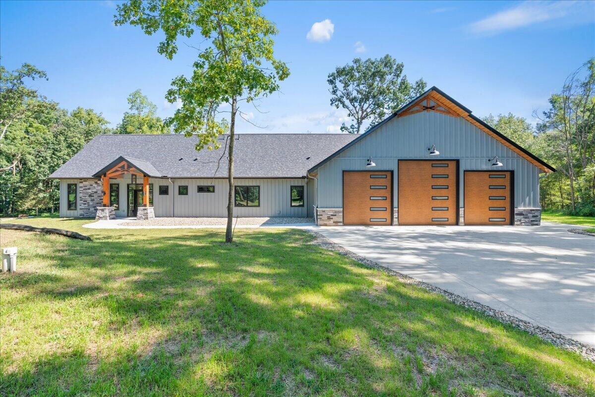 62357 Hunters Pointe Drive — photo