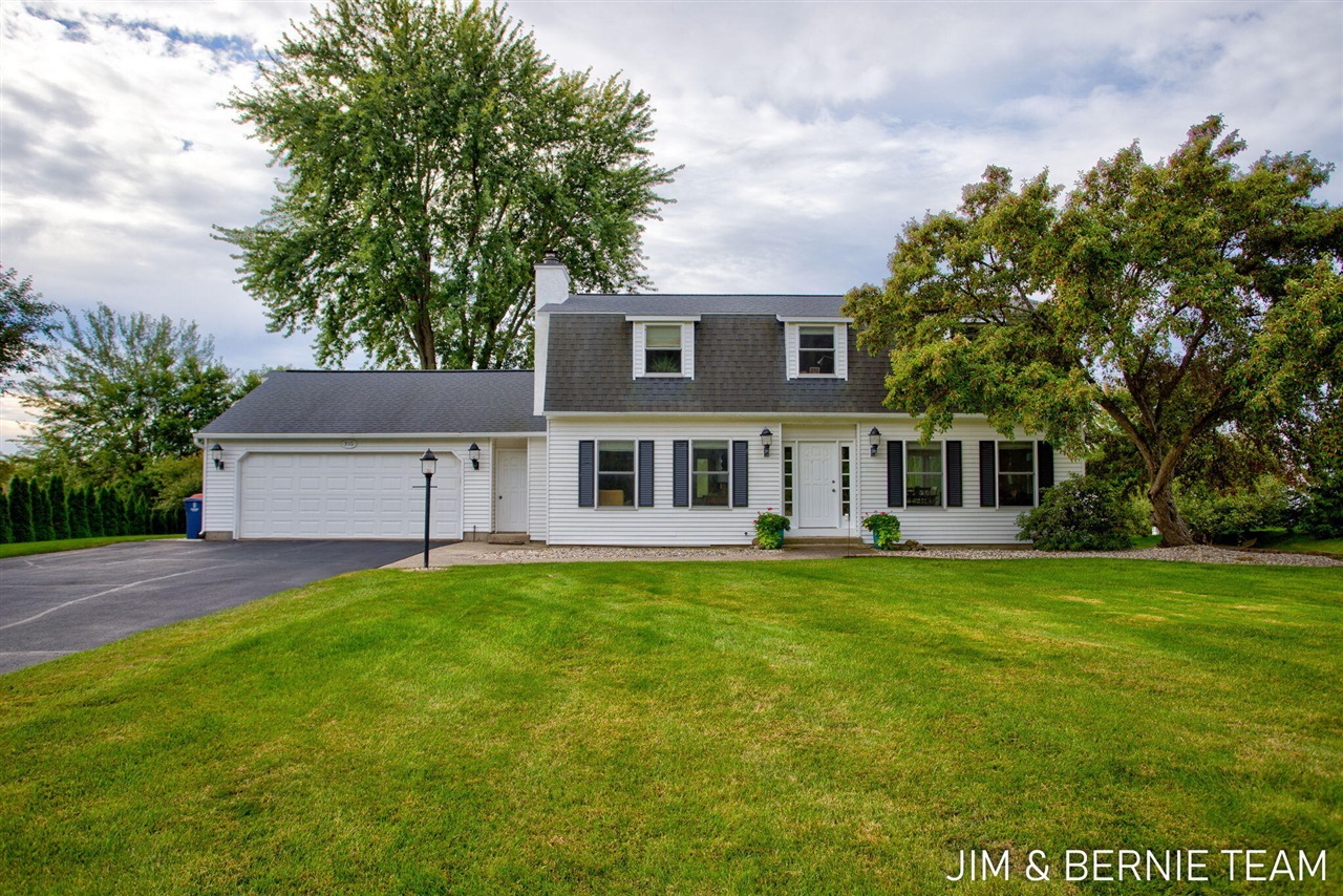 310 W 48th Street — photo