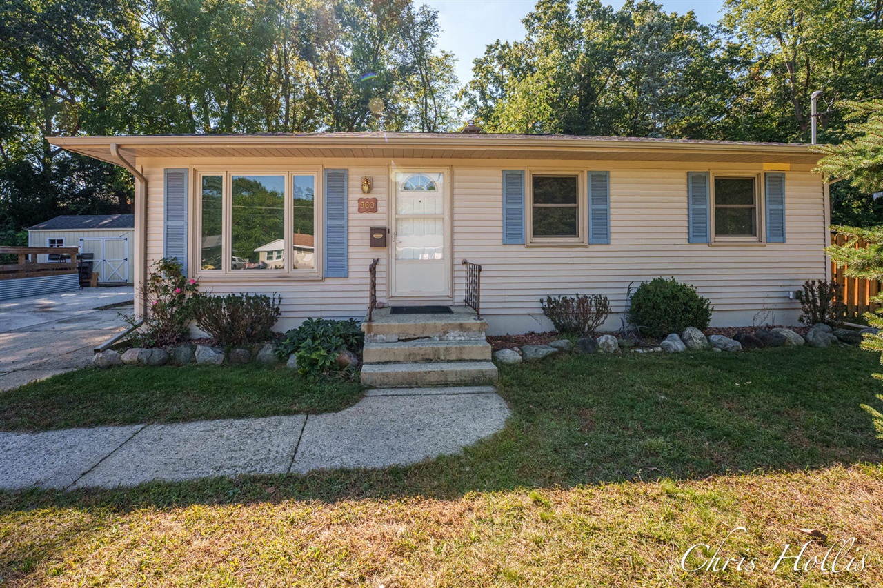 960 Walcott Street — photo