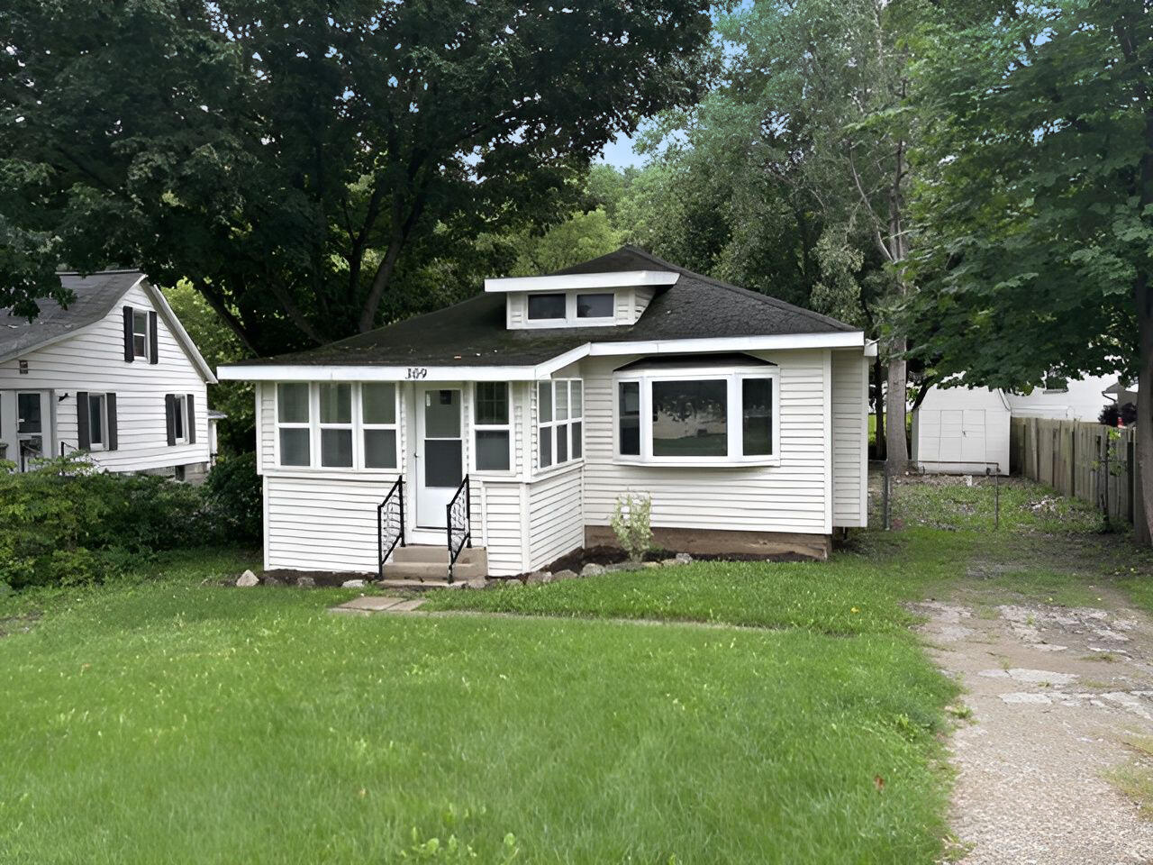 309 W Riverside Drive — photo