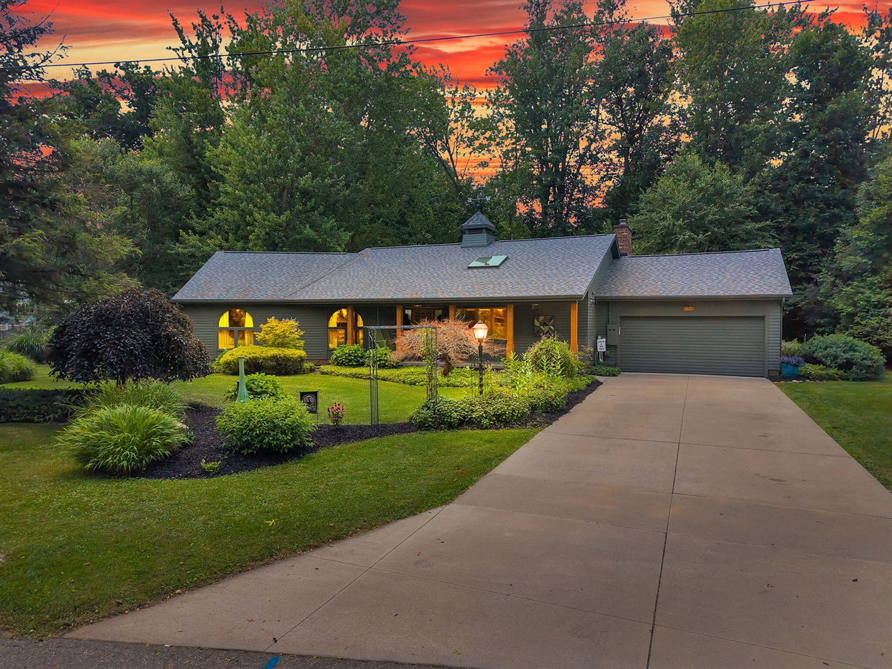 93 Lynwood Drive — photo