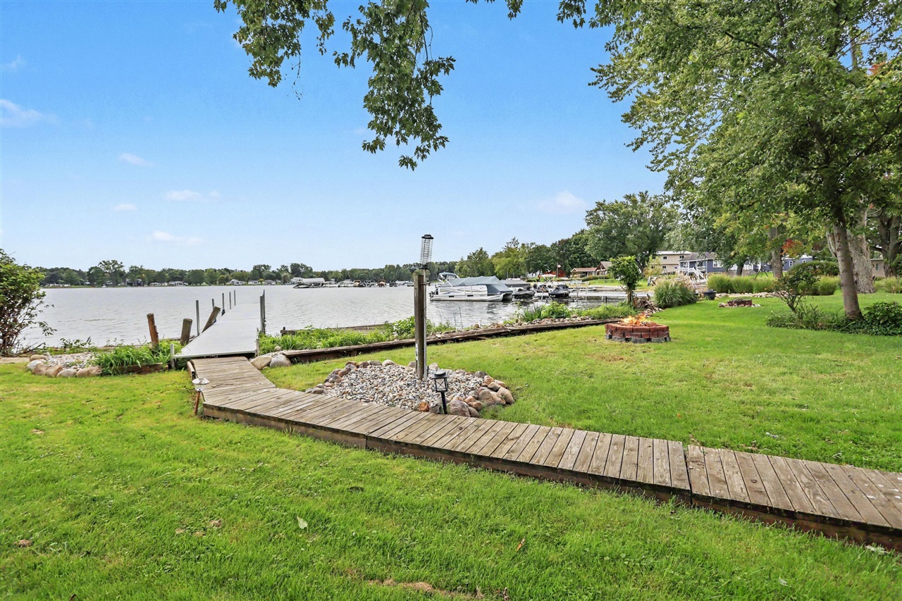 413 Sunnyshore Drive — photo