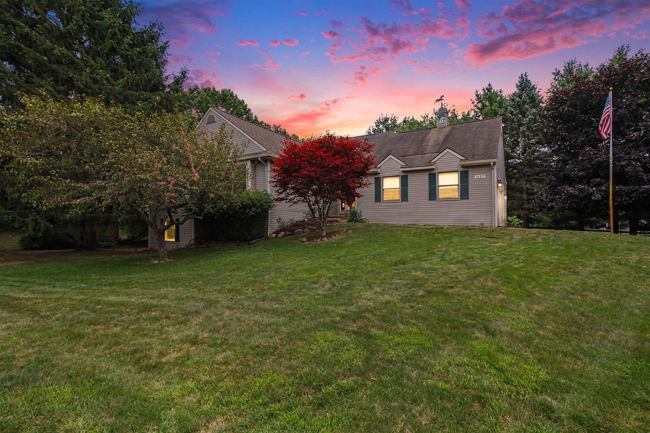 1457 Indian Trail — photo