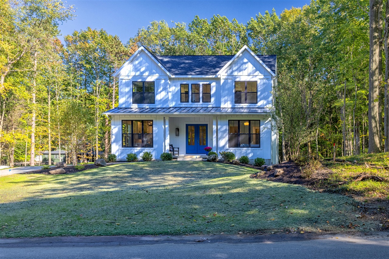 2329 Lakeshore Drive — photo