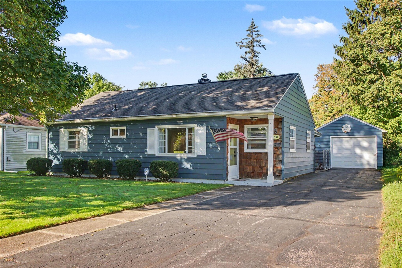 1031 Chrysler Street — photo