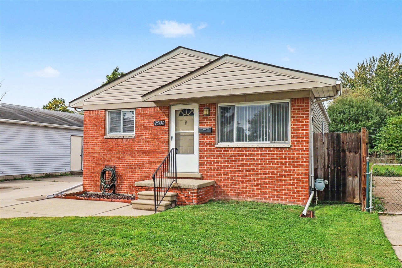 25151 Pearl Street — photo