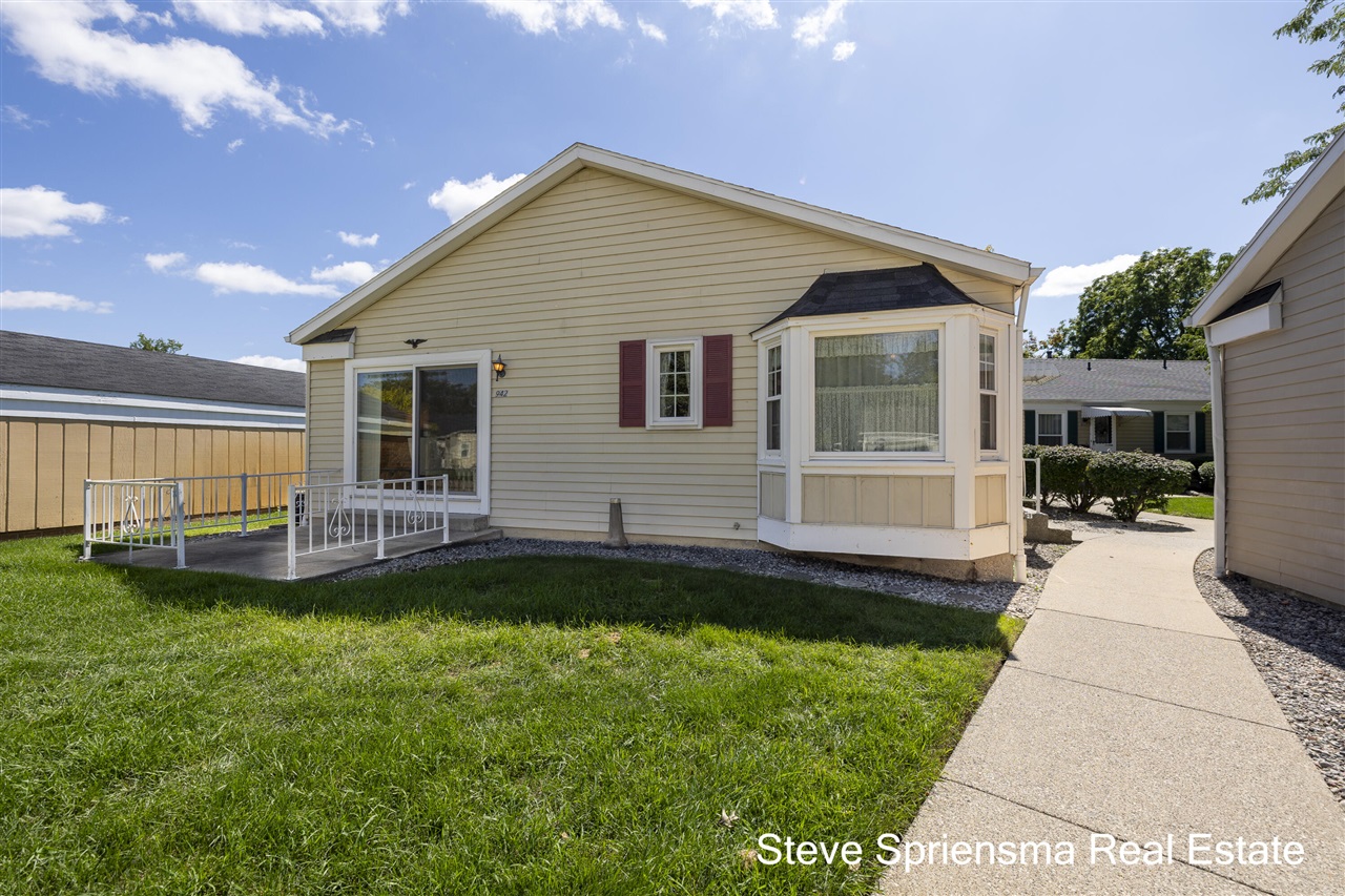 942 Village Lane — photo