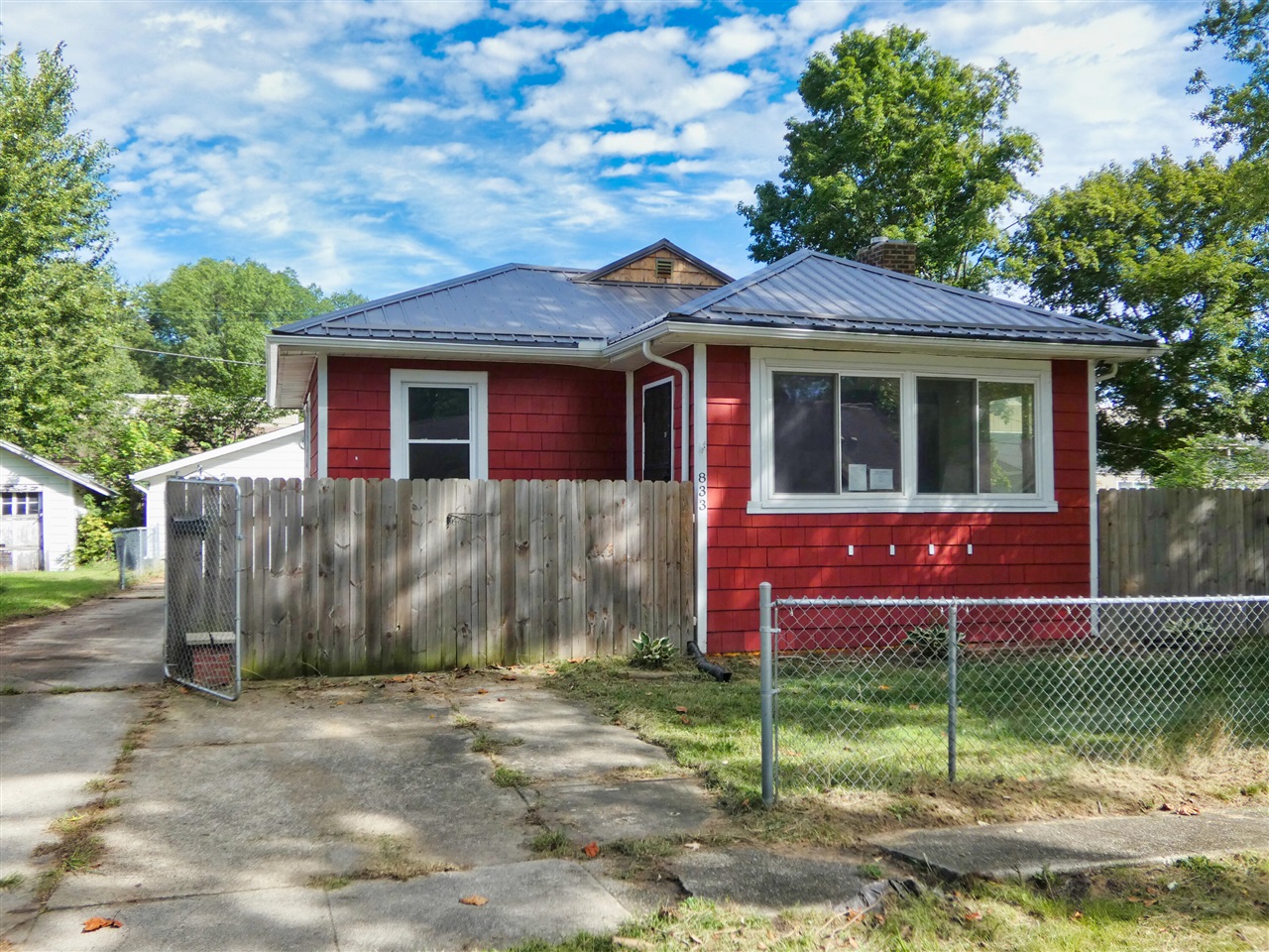 833 Burns Street — photo