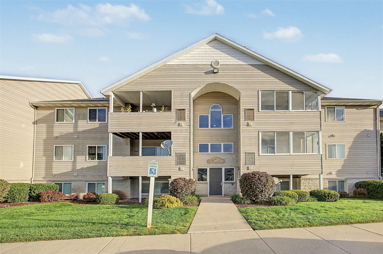 8364 N Jasonville Court — photo