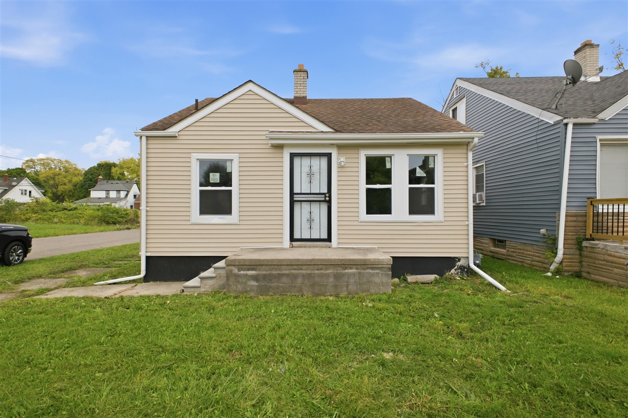 10054 Woodmont Avenue — photo