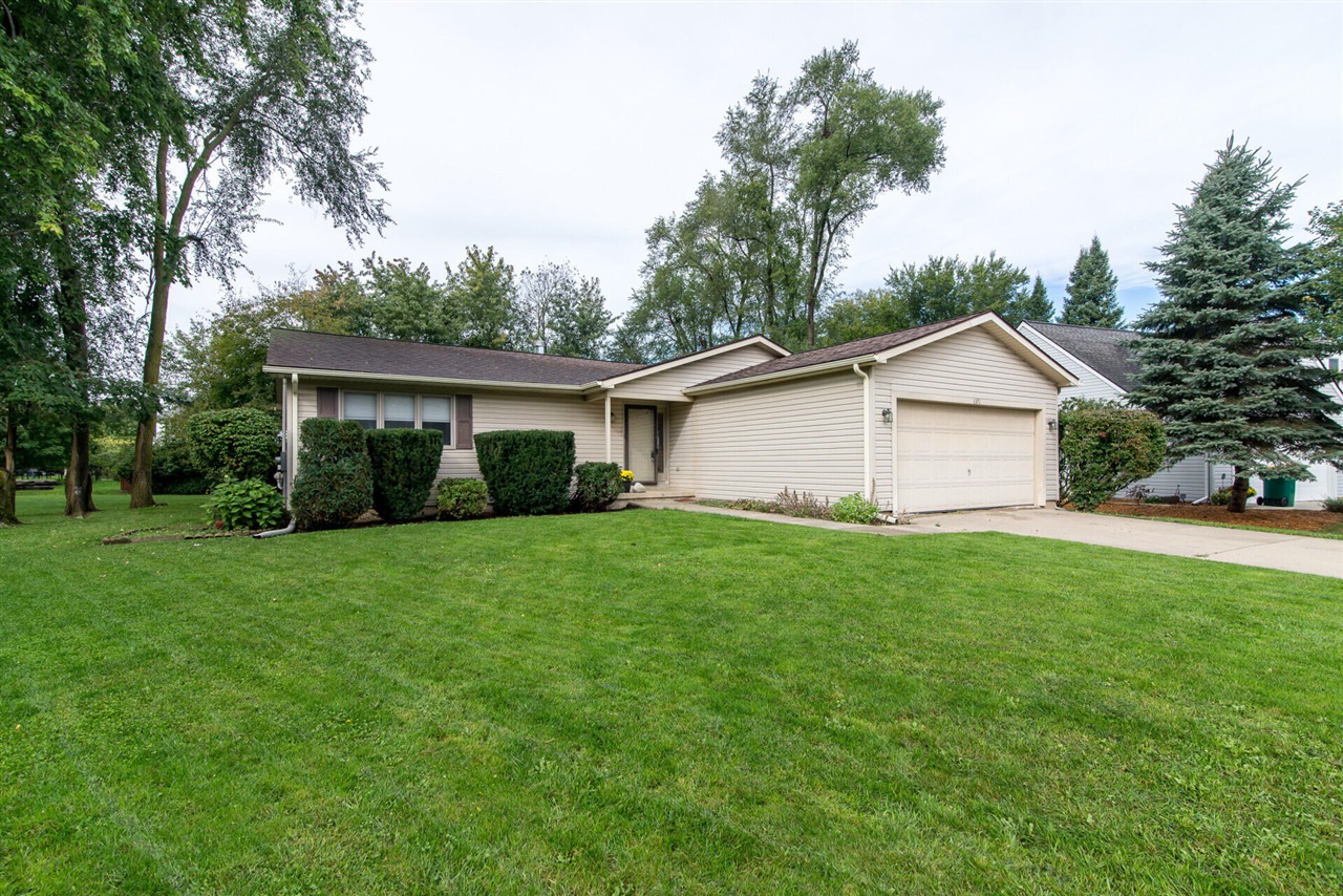 1371 Maplewood Drive — photo