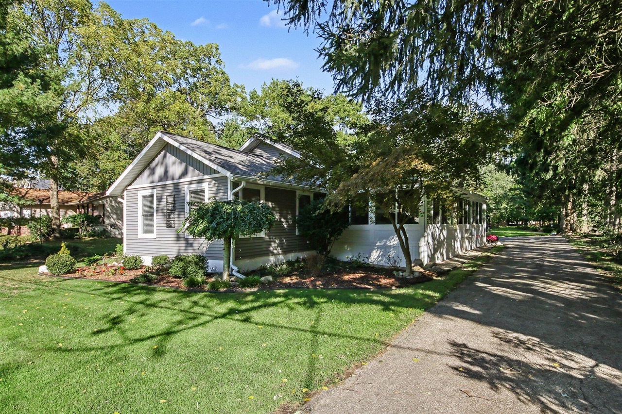 1328 Maplerow Avenue — photo