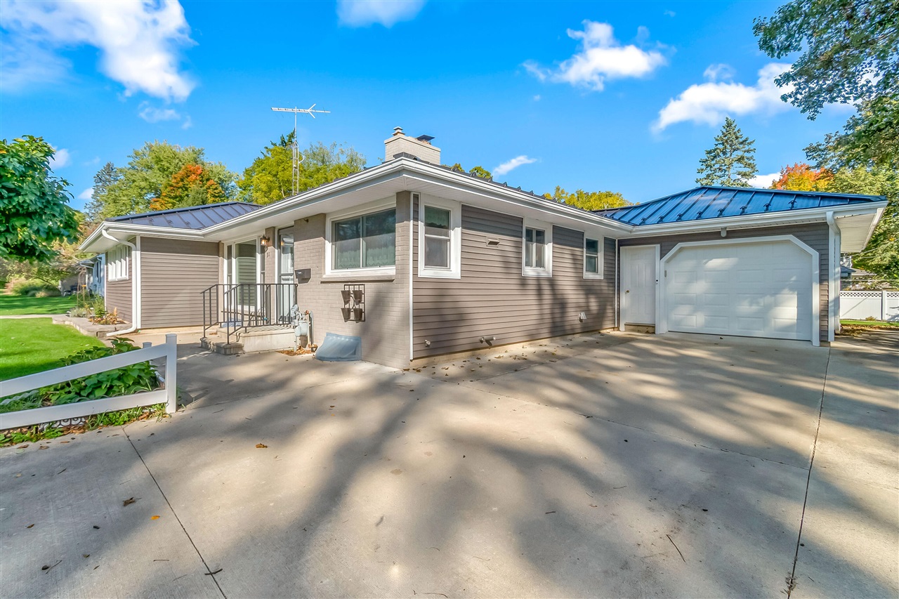 31 W Hallett Street — photo