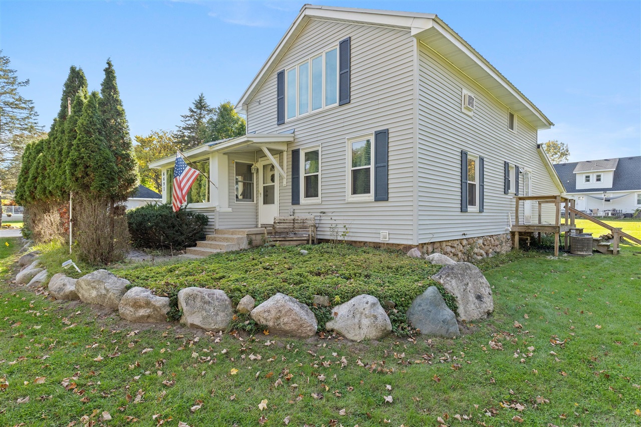 6691 Thornapple River Drive — photo
