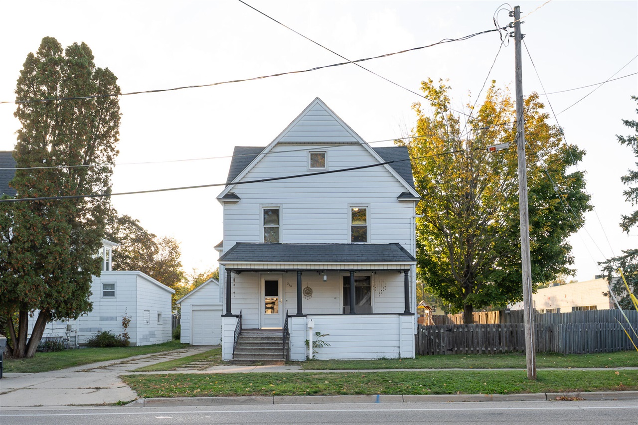 210 S Farmer Street — photo
